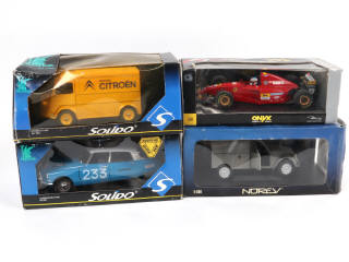 Lot 49 - DIVERS (4)