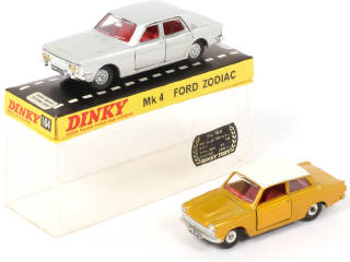 Lot 318 - DINKY TOYS (GB) (2)