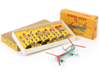 Lot 346 - DINKY TOYS (GB) (2)