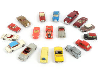 Lot 73 - DIVERS (18)