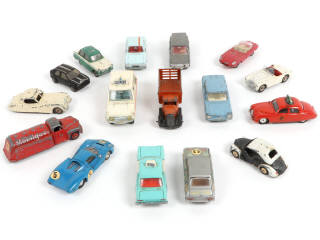 Lot 71 - DIVERS (16)