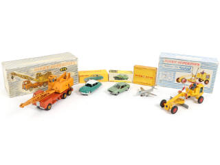 Lot 351 - DINKY TOYS (5)