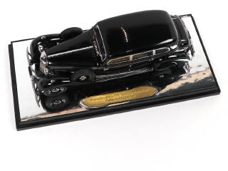 Lot 100 - SIGNATURE MODELS (CHINE) (1)