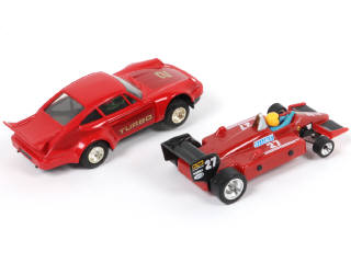 Lot 158 - SCALEXTRIC (GB) (2)