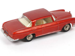 Lot 332 - DINKY TOYS (FRANCE) (1)