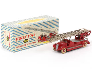 Lot 373 - DINKY TOYS (FRANCE) (1)