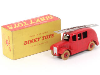 Lot 261 - DINKY TOYS (GB) (1)