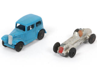 Lot 166 - DINKY TOYS (GB) (2)