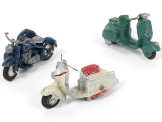 Lot 4 - DIVERS (3)