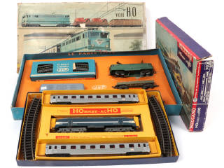 Lot 75 - HORNBY 'HO' (2)