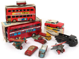 Lot 128 - DIVERS (11)