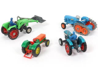 Lot 181 - DIVERS (4)