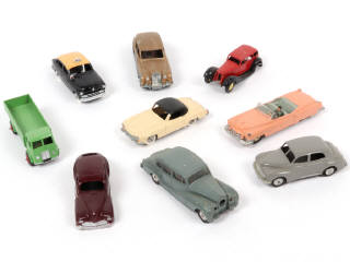 Lot 263 - DINKY TOYS (9)