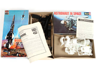 Lot 32 - REVELL (USA) (2)