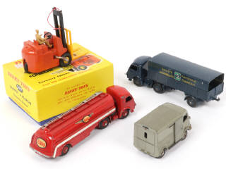 Lot 333 - DINKY TOYS (FRANCE) (4)