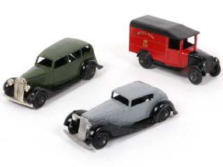 Lot 288 - DINKY TOYS (GB) (3)