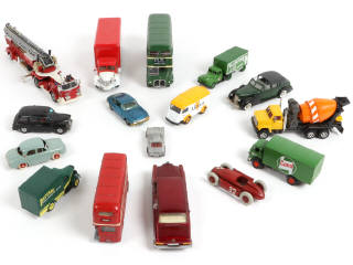 Lot 122 - DIVERS (16)