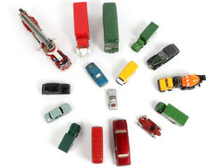 Lot 122 - DIVERS (16)