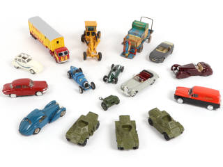 Lot 121 - DIVERS (16)