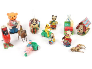 Lot 39 - DIVERS (12)