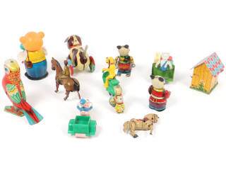 Lot 39 - DIVERS (12)