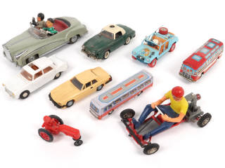 Lot 77 - DIVERS (9)