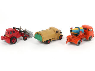 Lot 340 - DINKY TOYS (GB) (3)