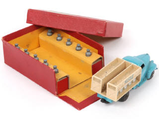 Lot 344 - DINKY TOYS (FRANCE) (1)