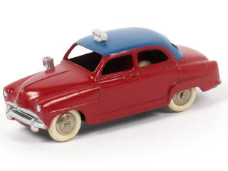 Lot 319 - DINKY TOYS (FRANCE) (1)