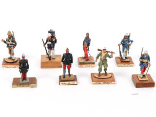 Lot 10 - DIVERS (8)