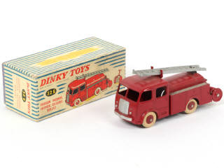 Lot 438 - DINKY TOYS (FRANCE) (1)