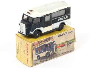 Lot 442 - DINKY TOYS (FRANCE) (1)