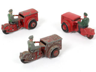 Lot 466 - DINKY TOYS (FRANCE) (3)