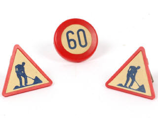 Lot 467 - DINKY TOYS (FRANCE) (3)