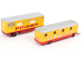 Lot 252 - DIVERS (2)
