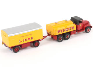 Lot 258 - DIVERS (2)