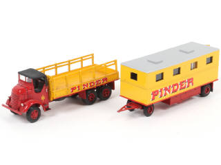 Lot 246 - DIVERS (2)