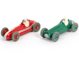 Lot 176 - DINKY TOYS (GB) (2)