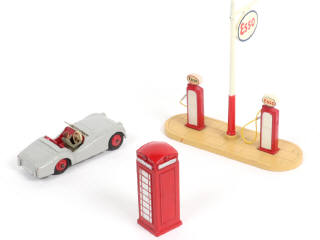 Lot 201 - DINKY TOYS (GB) (3)