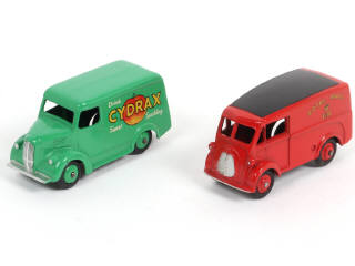 Lot 194 - DINKY TOYS (GB) (2)