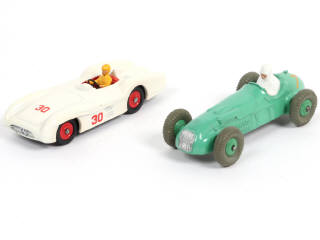 Lot 178 - DINKY TOYS (GB) (2)