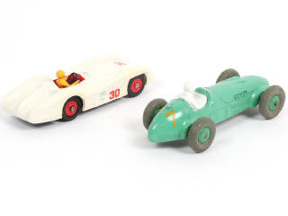 Lot 178 - DINKY TOYS (GB) (2)