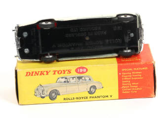 Lot 132 - DINKY TOYS (GB) (1)