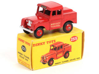 Lot 117 - DINKY TOYS (GB) (1)