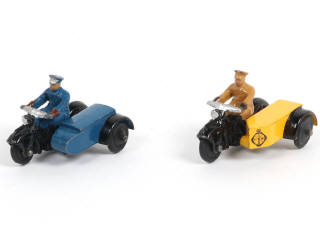 Lot 174 - DINKY TOYS (GB) (2)