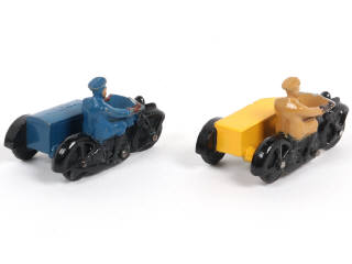 Lot 174 - DINKY TOYS (GB) (2)