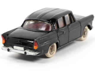 Lot 236 - DINKY TOYS (FRANCE) (1)