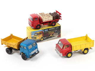 Lot 75 - DIVERS (3)