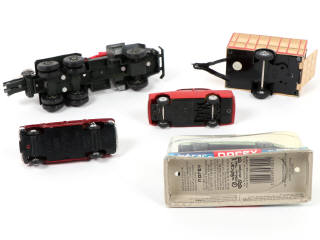 Lot 86 - DIVERS (5)