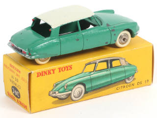 Lot 395 - DINKY TOYS (FRANCE) (1)